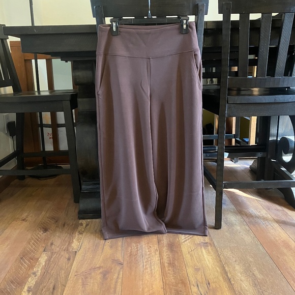 Athleta Seasoft Crop MT - Picture 1 of 3